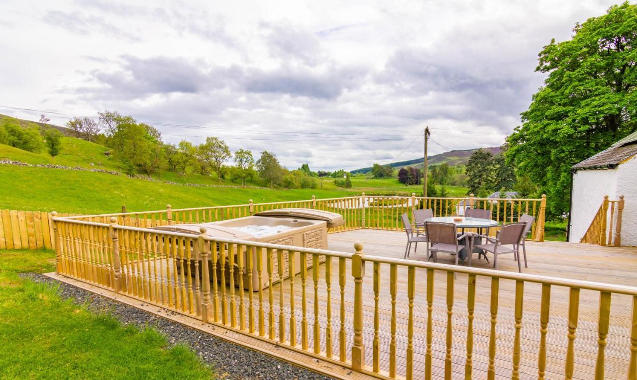 Dalnaglar Castle Estate Villa Glenshee Екстериор снимка