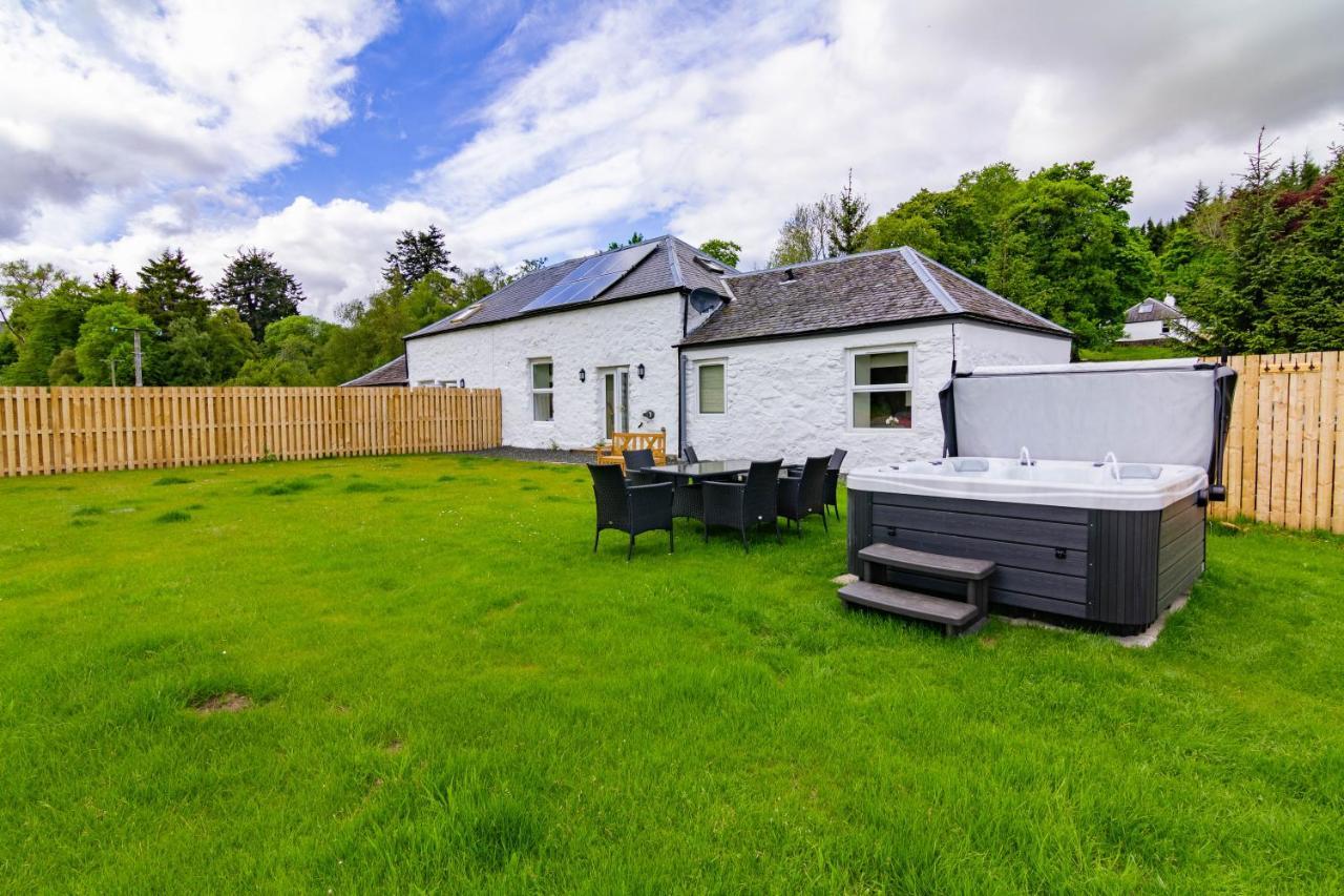 Dalnaglar Castle Estate Villa Glenshee Екстериор снимка